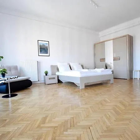 Era Nyugati Square Best View Ever Apartment Budapest
